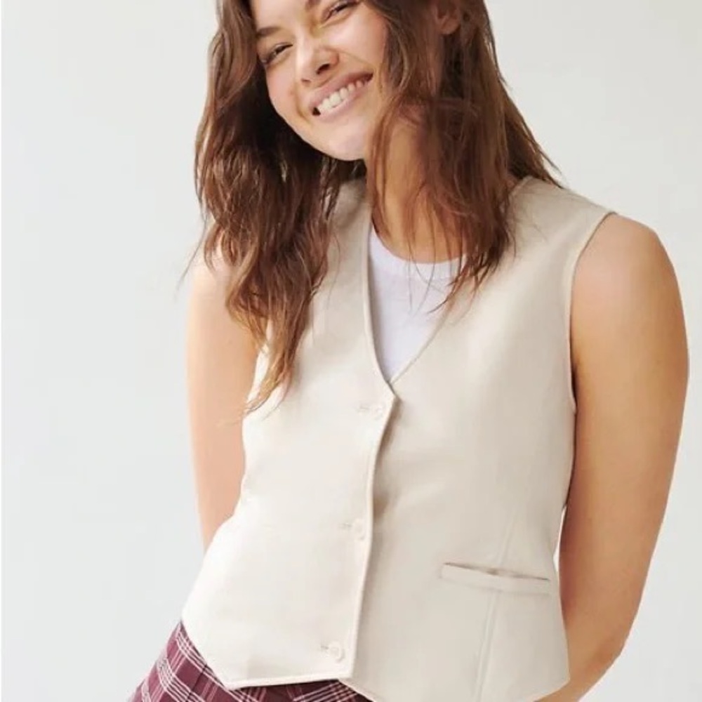 Aritzia Sunday Best Vegan Leather Vest White Cream